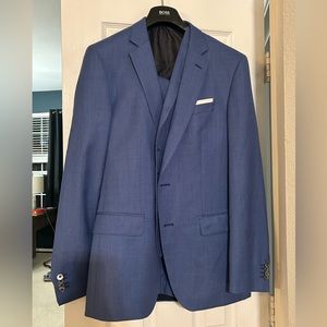 NWOT Hugo Boss 3-piece suit